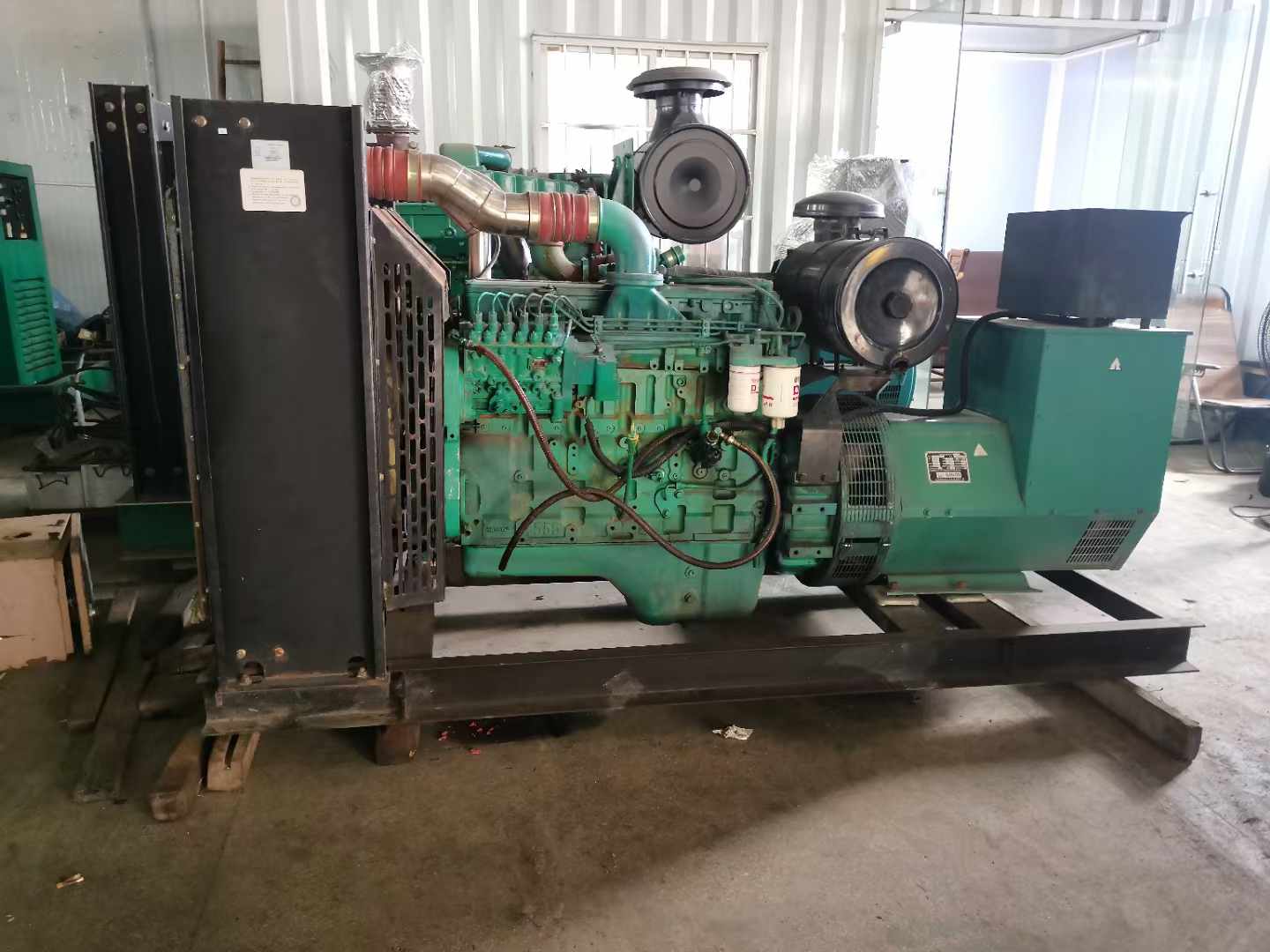 新丰发电机租赁如何确定电缆的承载电流是否在安全范围内？