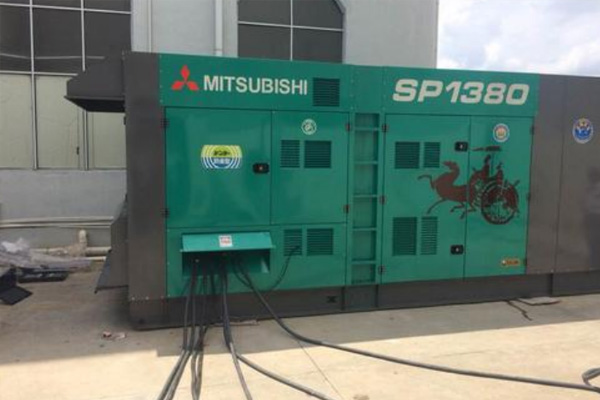 新丰为什么有些柴油发电机组的输出电压可以调节？