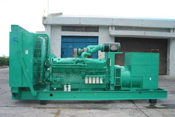 新丰工厂发电机应急发电时如何更准确地检查发电机状态？